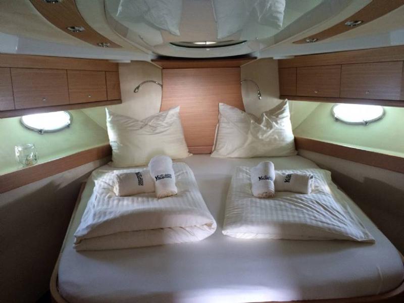Book yachts online - motorboat - Alena 54 - Solo 1 - rent