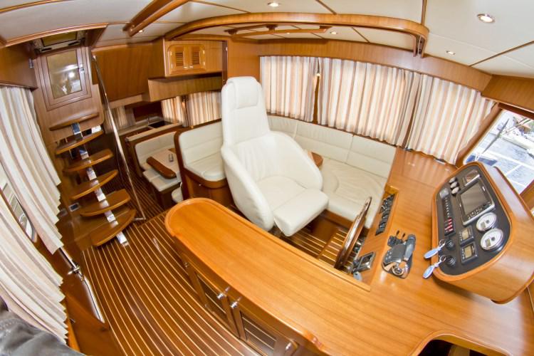 Book yachts online - motorboat - Adagio Europa 51.5 - Anna Sophie  - rent