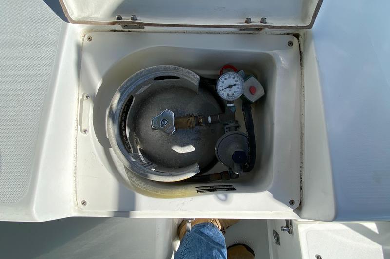 Book yachts online - sailboat - Catalina 42 - Totus Tuus - rent