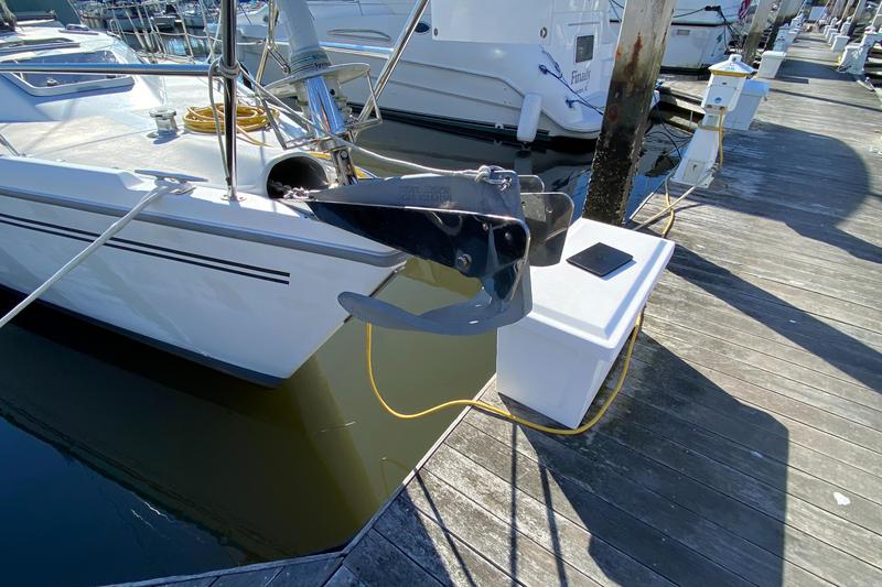 Book yachts online - sailboat - Catalina 42 - Totus Tuus - rent