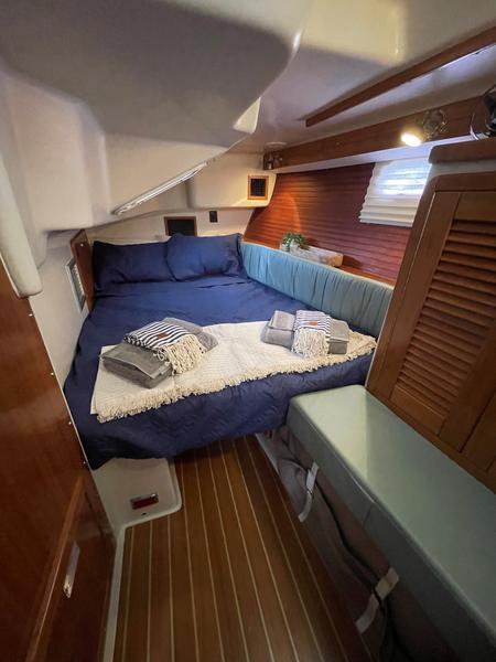 Book yachts online - sailboat - Catalina 42 - Totus Tuus - rent