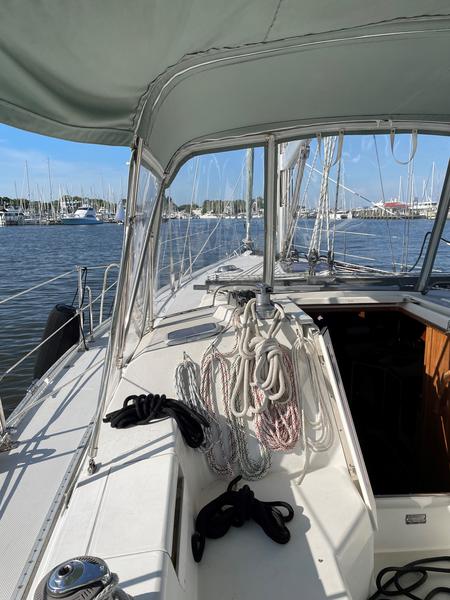 Book yachts online - sailboat - Catalina 42 - Totus Tuus - rent