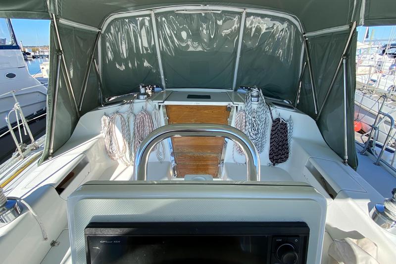 Book yachts online - sailboat - Catalina 42 - Totus Tuus - rent
