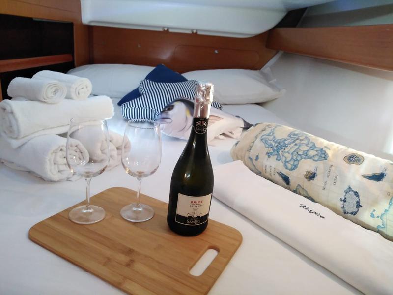 Book yachts online - sailboat - Cyclades 50 - Delfina - rent