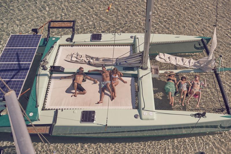 Book yachts online - catamaran - IY LBV33 - Dragonfly - rent