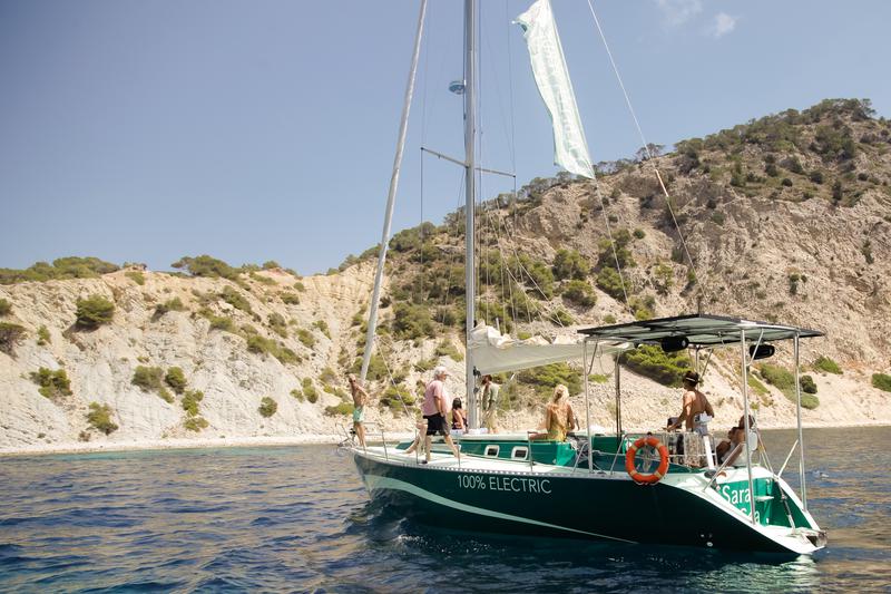 Book yachts online - sailboat - Fortuna 40 - Sara of the Seas - rent