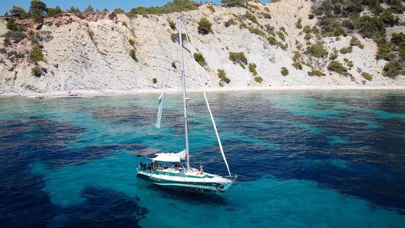 Book yachts online - sailboat - Fortuna 40 - Sara of the Seas - rent