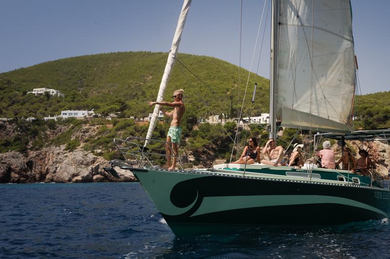 Book yachts online - sailboat - Fortuna 40 - Sara of the Seas - rent