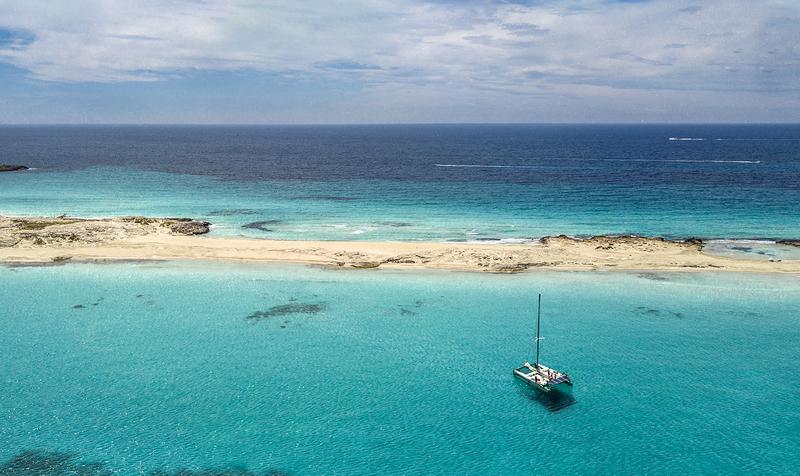 Book yachts online - catamaran - IY LBV33 - La Bella Verde - rent