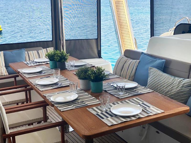 Book yachts online - catamaran - Lagoon 50 - Sophia - rent