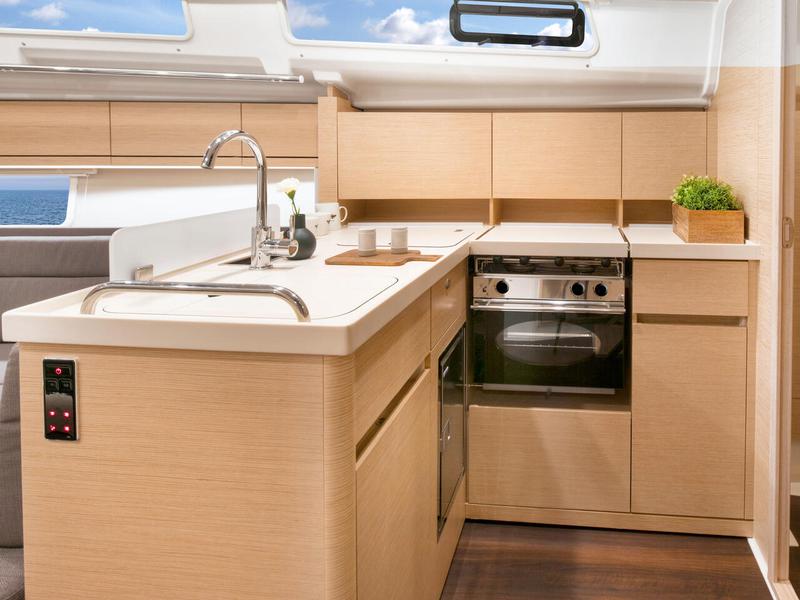 Book yachts online - sailboat - Hanse 418 - Dafne - rent