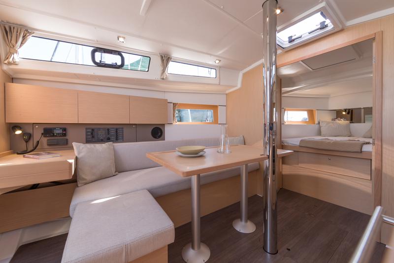 Book yachts online - sailboat - Hanse 418 - Dafne - rent