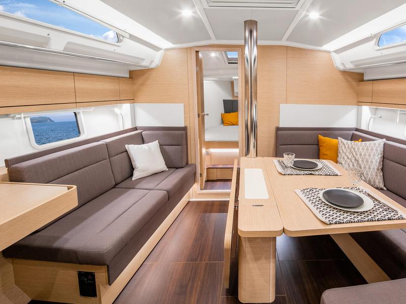 Book yachts online - sailboat - Hanse 418 - Dafne - rent