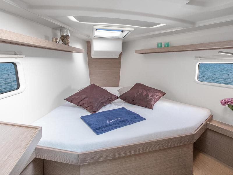 Book yachts online - sailboat - Hanse 418 - Dafne - rent