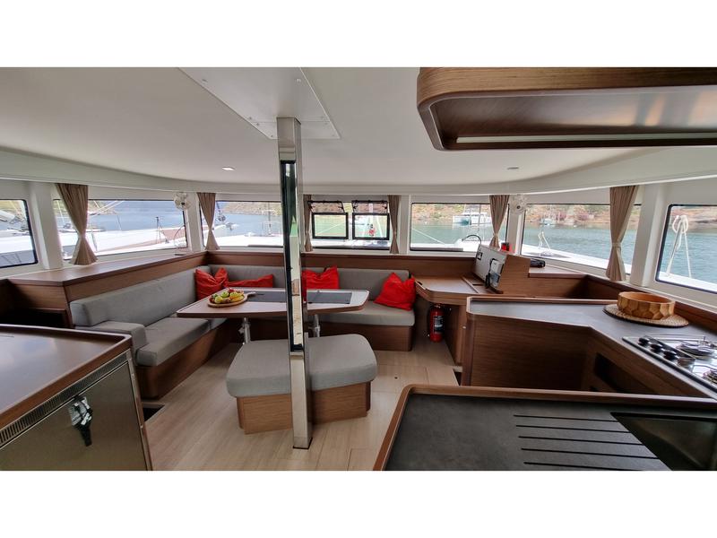 Book yachts online - catamaran - Lagoon 42 - 4 Cabin - Starz - rent