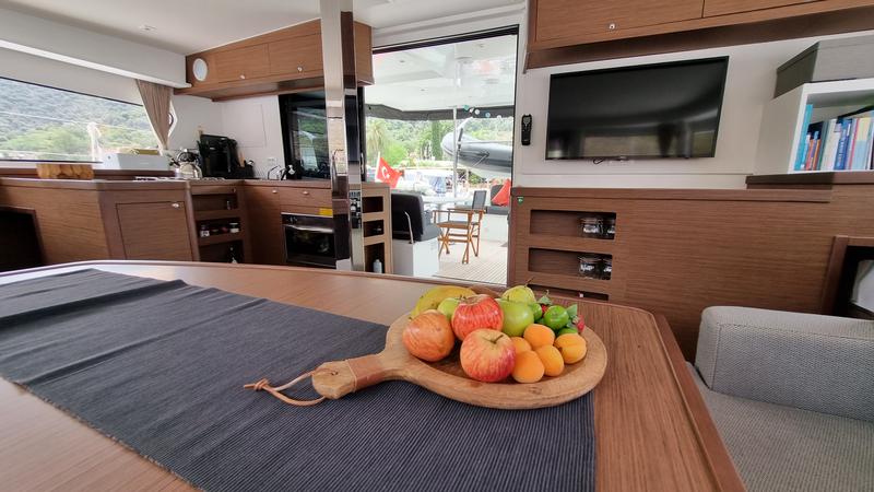 Book yachts online - catamaran - Lagoon 42 - 4 Cabin - Starz - rent
