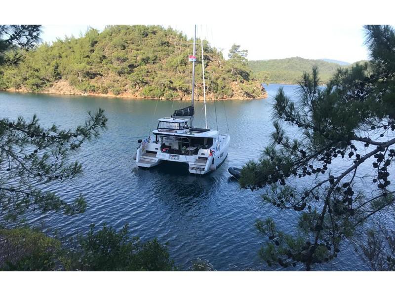 Book yachts online - catamaran - Lagoon 42 - 4 Cabin - Starz - rent