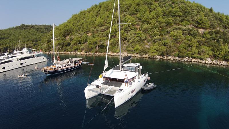 Book yachts online - catamaran - Lagoon 42 - 4 Cabin - Starz - rent