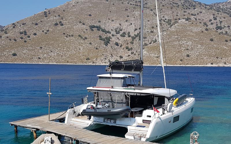 Book yachts online - catamaran - Lagoon 42 - 4 Cabin - Starz - rent