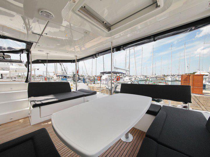 Book yachts online - catamaran - Lagoon 450  Fly - Albachiara - rent