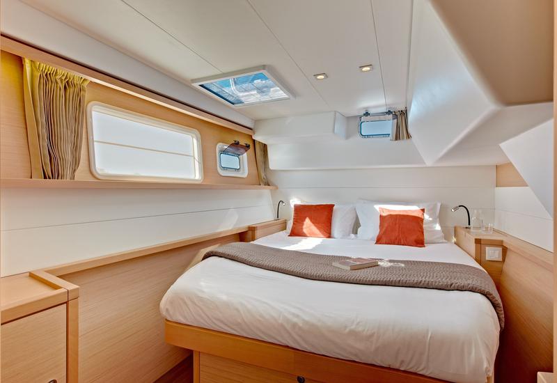 Book yachts online - catamaran - Lagoon 450  Fly - Albachiara - rent