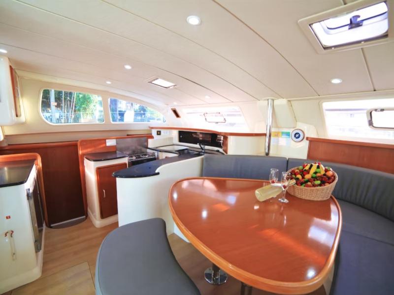 Book yachts online - catamaran - Leopard 43 - Sail Capella - rent