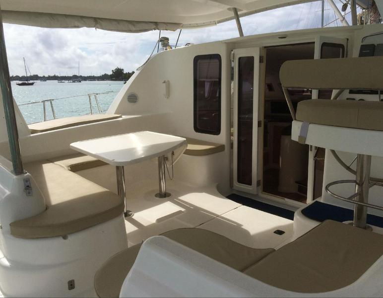 Book yachts online - catamaran - Leopard 43 - Sail Capella - rent