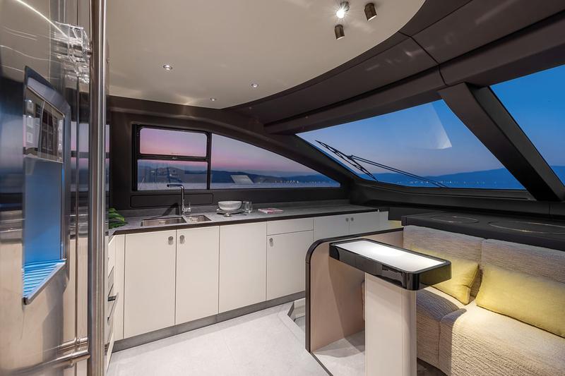 Book yachts online - motorboat - Azimut 78 Flybridge - VIVA - rent