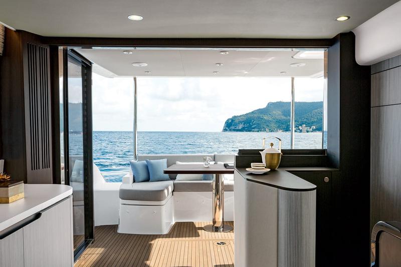 Book yachts online - motorboat - Azimut 55 Flybridge - Be Happy - rent