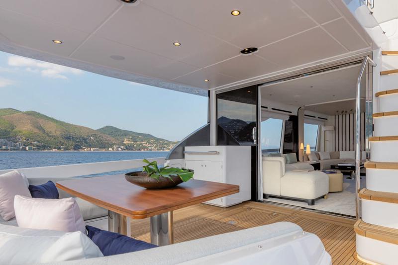 Book yachts online - motorboat - Azimut 78 Flybridge - OMR Group - rent