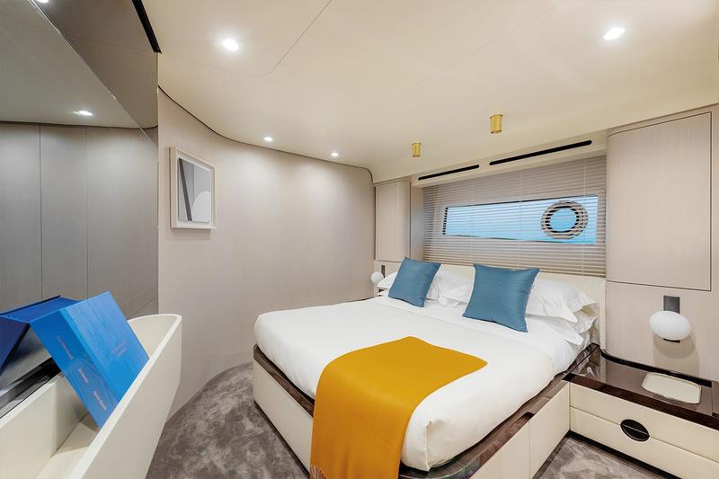 Book yachts online - motorboat - Azimut 78 Flybridge - OMR Group - rent