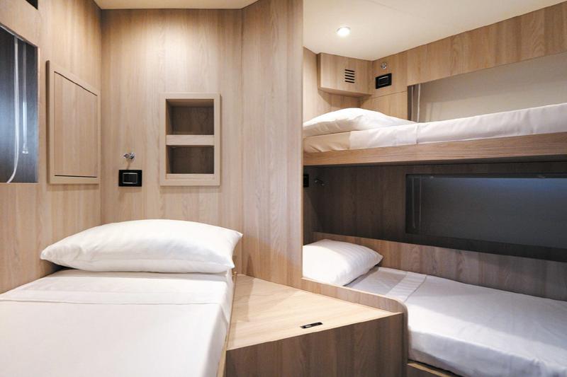 Book yachts online - motorboat - Azimut 78 Flybridge - OMR Group - rent