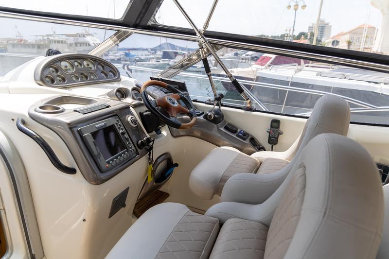 Book yachts online - motorboat - Cranchi Endurance 41 - SUMMER BREEZE - rent