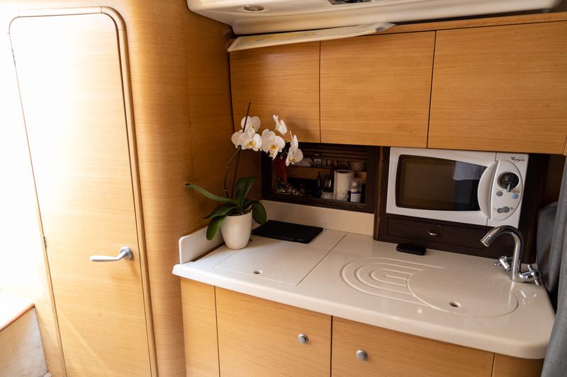 Book yachts online - motorboat - Cranchi Endurance 41 - SUMMER BREEZE - rent