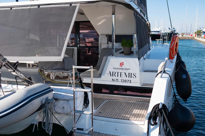 Book yachts online - catamaran - Fountaine Pajot Isla 40 - Artemis  - rent