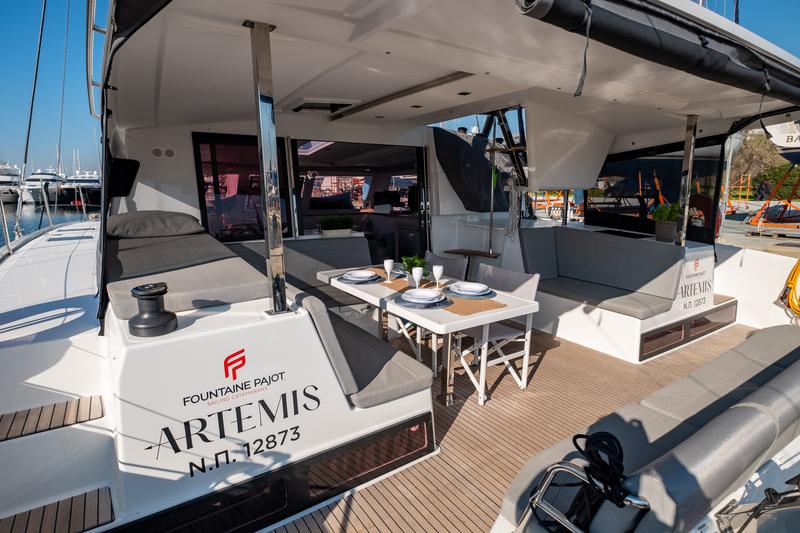 Book yachts online - catamaran - Fountaine Pajot Isla 40 - Artemis  - rent