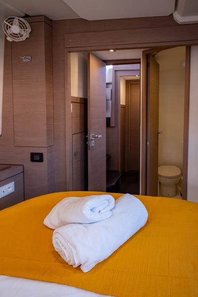 Book yachts online - catamaran - Fountaine Pajot Isla 40 - Artemis  - rent