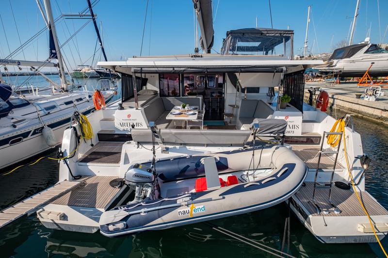 Book yachts online - catamaran - Fountaine Pajot Isla 40 - Artemis  - rent