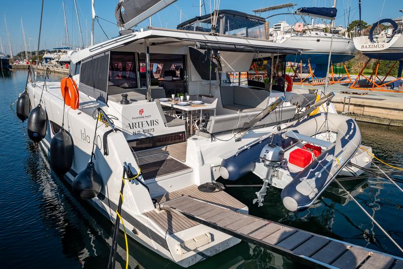 Book yachts online - catamaran - Fountaine Pajot Isla 40 - Artemis  - rent