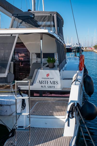 Book yachts online - catamaran - Fountaine Pajot Isla 40 - Artemis  - rent
