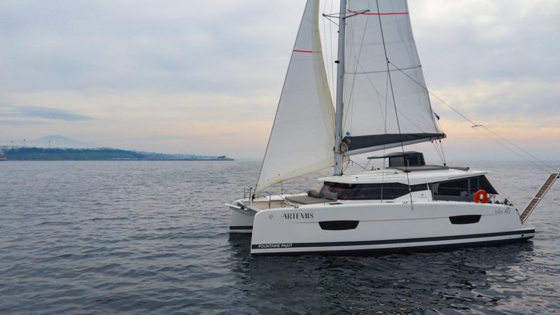 Book yachts online - catamaran - Fountaine Pajot Isla 40 - Artemis  - rent