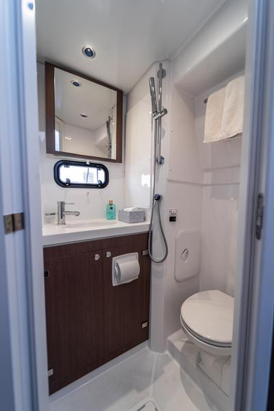 Book yachts online - catamaran - Bali 5.4 - Signature Vision (2022) - rent