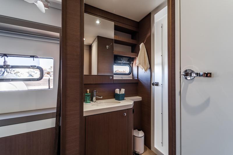 Book yachts online - catamaran - Bali 5.4 (8 berths) - Signature Concept - rent