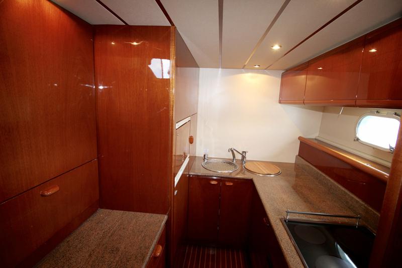 Book yachts online - motorboat - Ferretti 175 FLY - Tres Sirenas - rent
