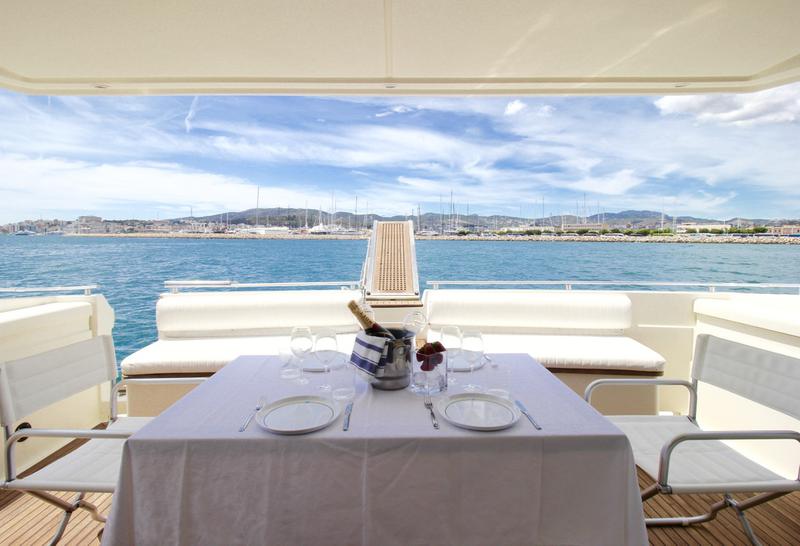 Book yachts online - motorboat - Ferretti 175 FLY - Tres Sirenas - rent