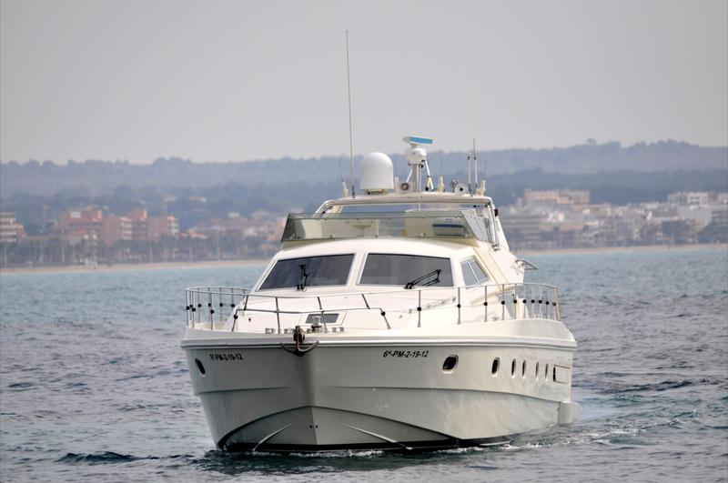 Book yachts online - motorboat - Ferretti 175 FLY - Tres Sirenas - rent