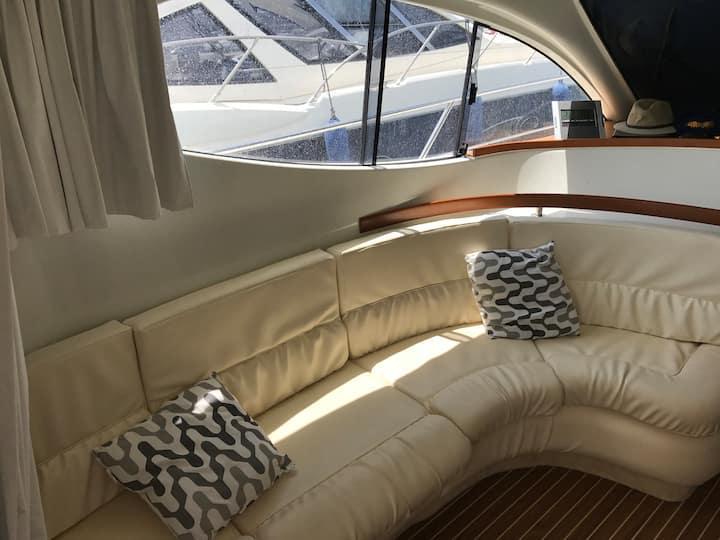 Book yachts online - motorboat - StarFisher 34L - Por La Mar - rent