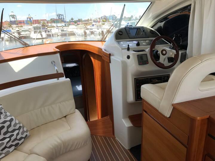 Book yachts online - motorboat - StarFisher 34L - Por La Mar - rent