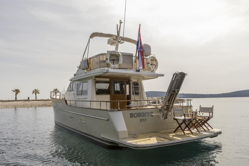 Book yachts online - motorboat - Belliure 44 MY - ROBUSTO - rent