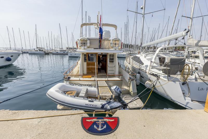 Book yachts online - motorboat - Belliure 44 MY - ROBUSTO - rent